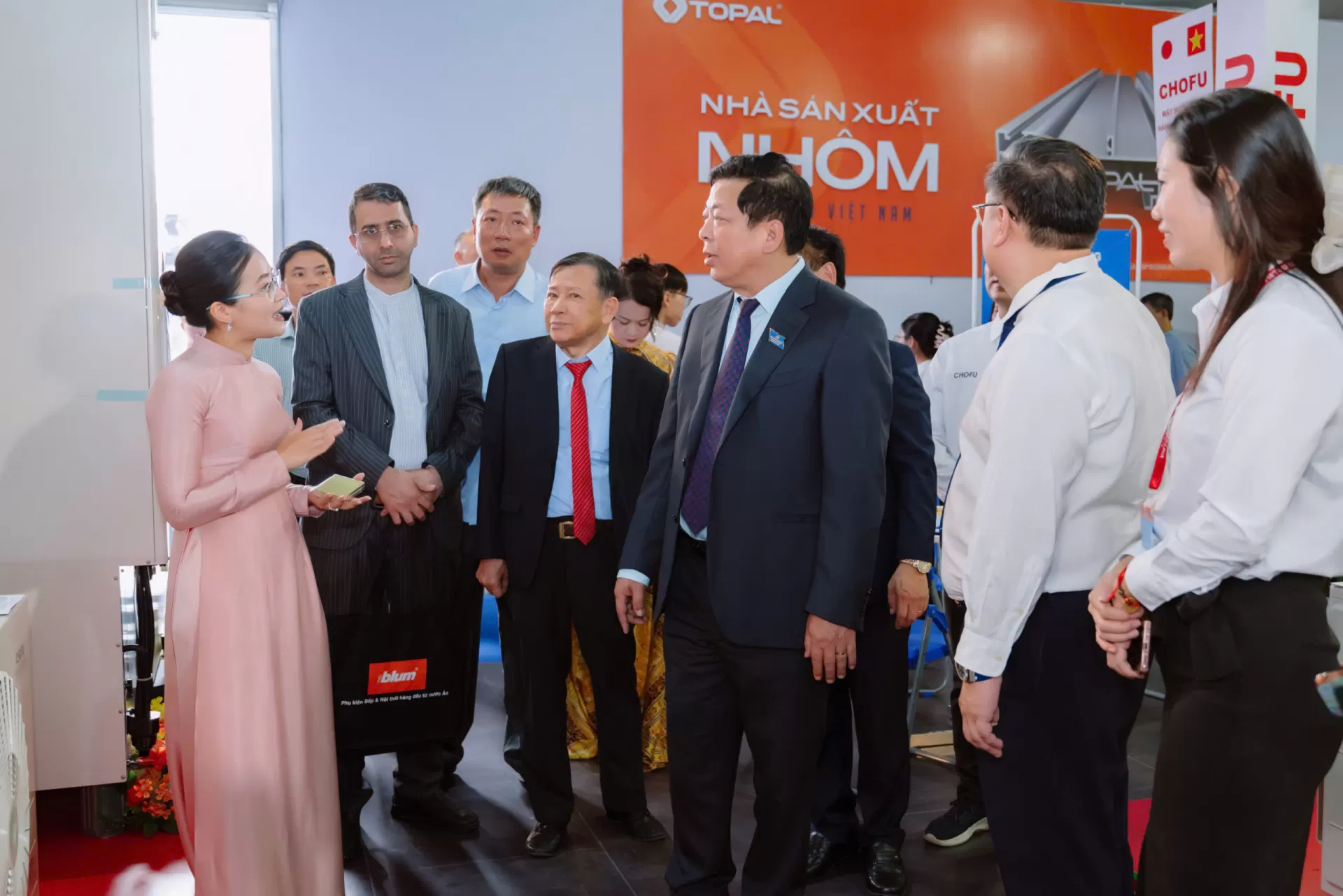 X-LINE Việt Nam Gây Ấn Tượng Mạnh Mẽ tại VIETBUILD 2025: Đón Tiếp Bộ Trưởng và Trình Làng Công Nghệ Bơm Nhiệt CO2 CHOFU Tiên Tiến